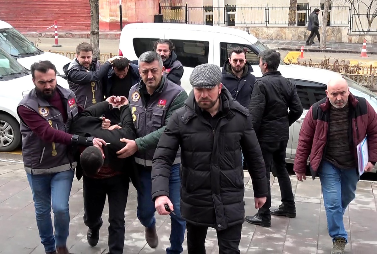 Erzurum\'da Firar Eden Şahıs Eşini Öldürdü, Ağabeyi Azmettirdi