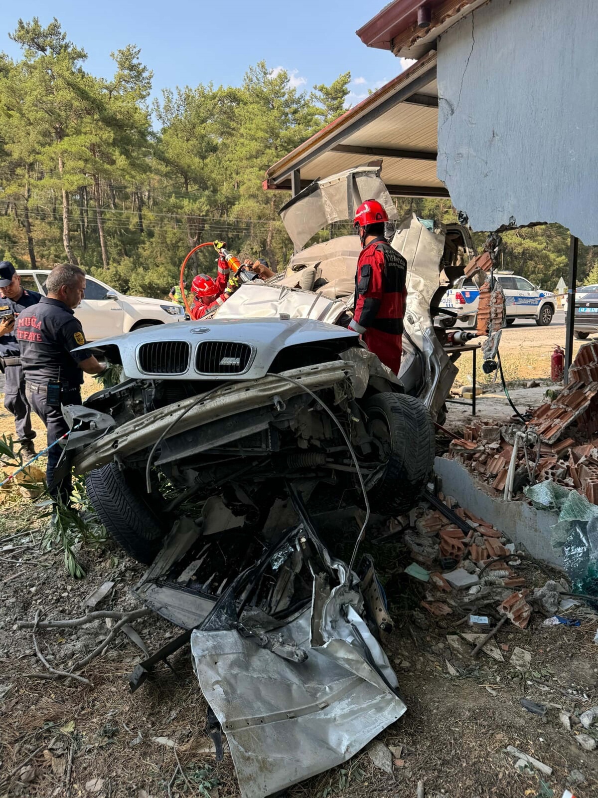 Uzman Çavuş, Direksiyon Hakimiyetini Kaybederek Eve Çarptı ve Hayatını Kaybetti