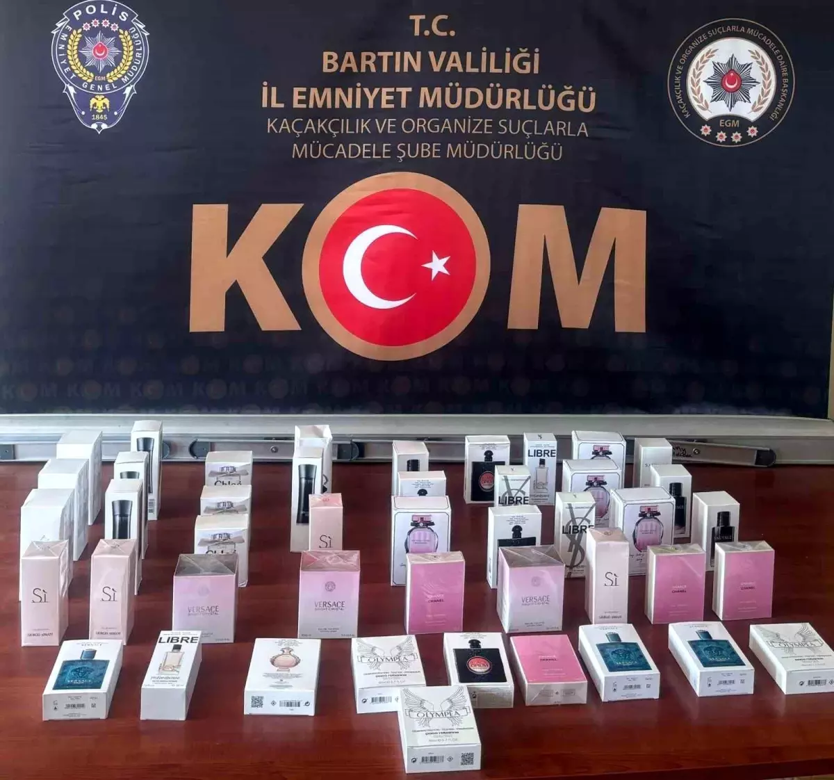 Bartın\'da Şüpheli Kişiden Kaçak Parfüm Ele Geçirildi