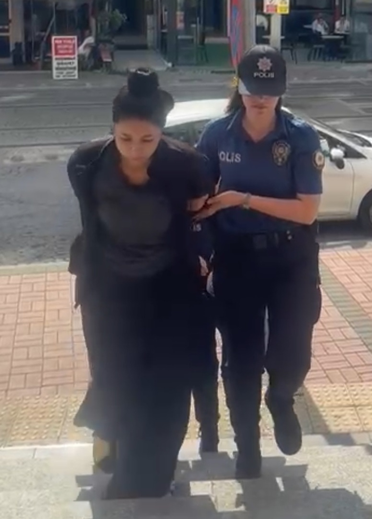 İzmit\'te Parfüm Dükkanında Hırsızlık