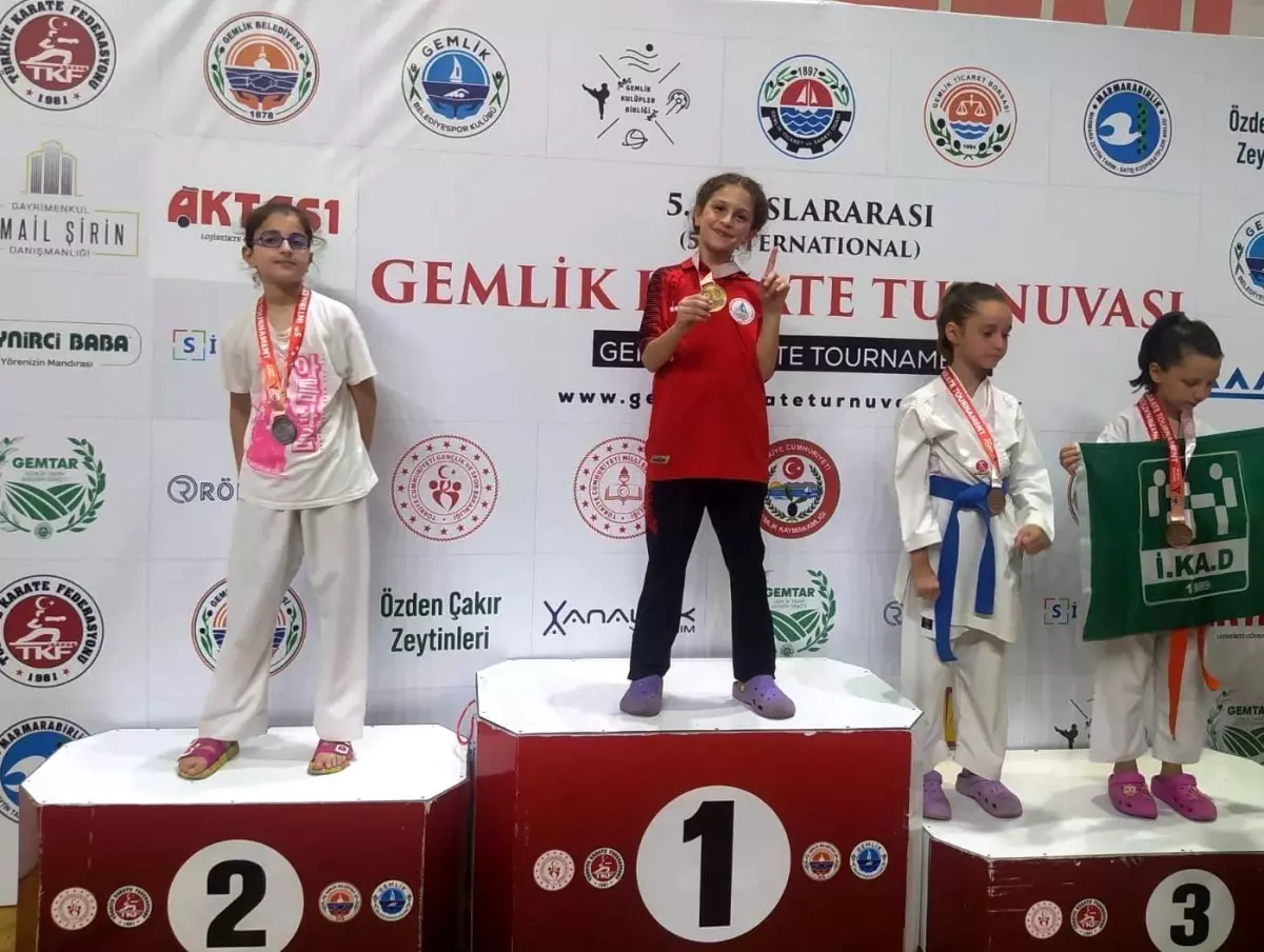 Körfez Gençlerbirliği Spor Kulübü Madalyalarla Döndü