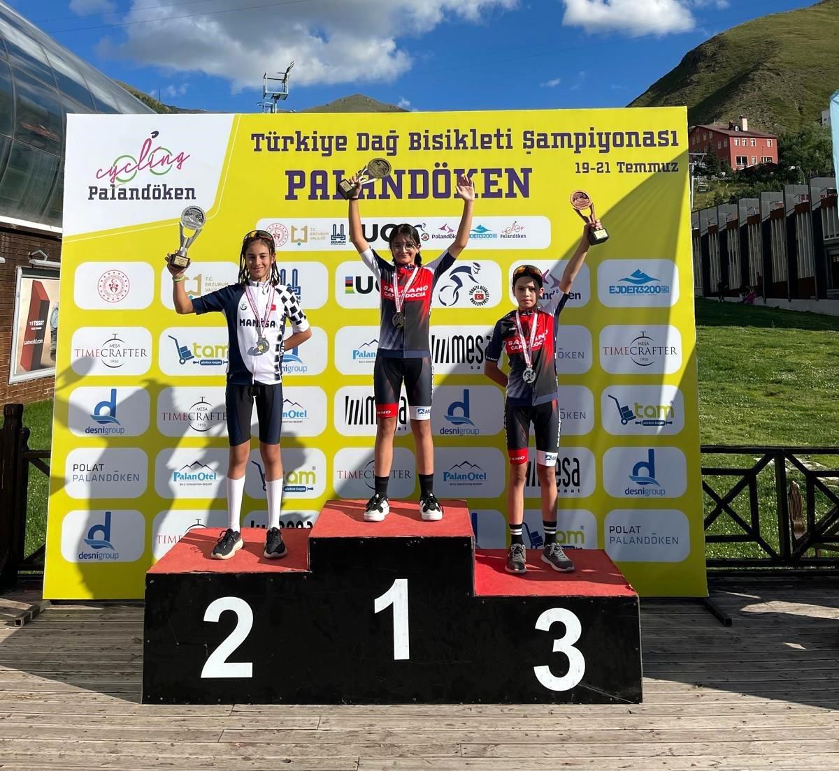Manisa Sporcuları Türkiye Dağ Bisiklet Şampiyonası\'nda Başarıya İmza Attı