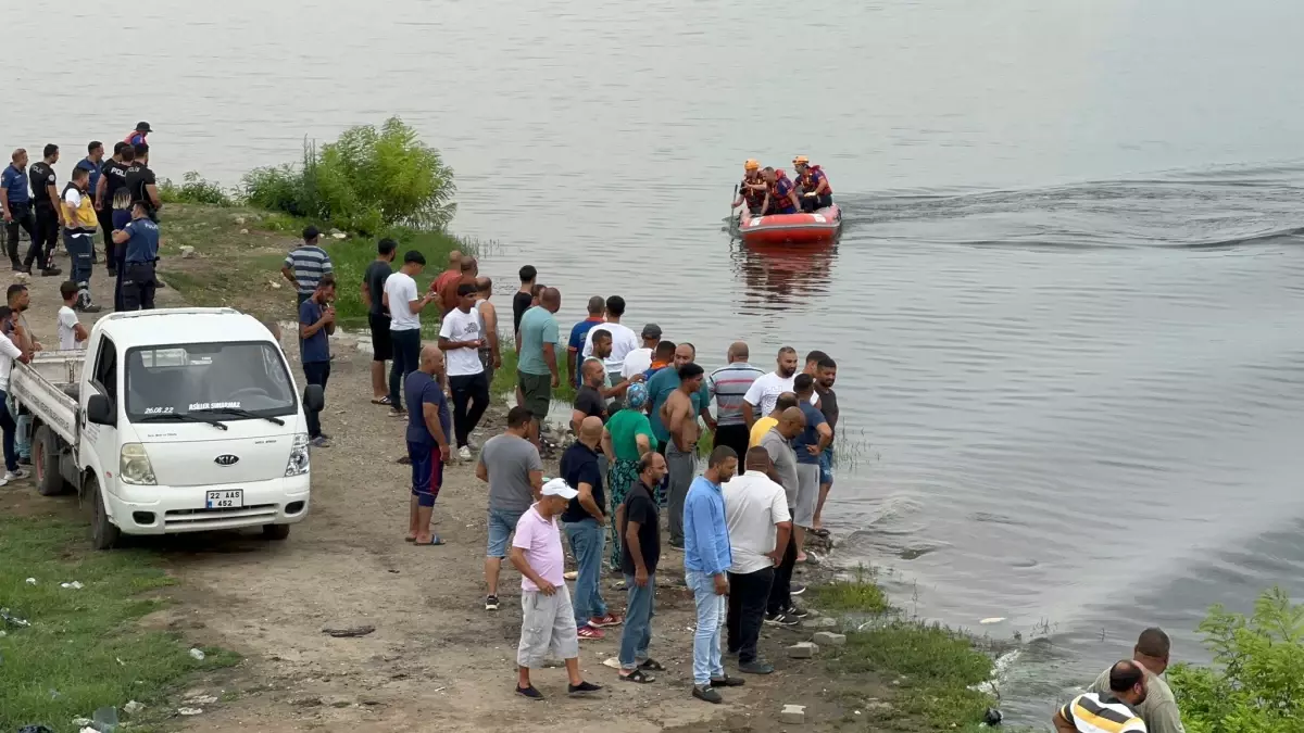 Edirne\'de Nehirde Kaybolan 2 Kişi İçin Arama Kurtarma Çalışması Başlatıldı