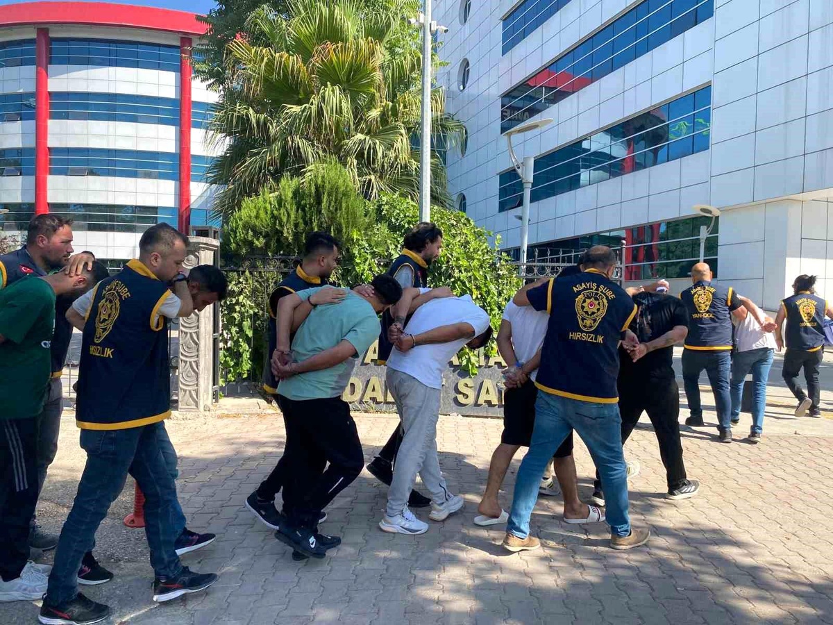 Adıyaman\'da Hırsızlık Şüphelisi 7 Şahıs Adliyeye Sevk Edildi