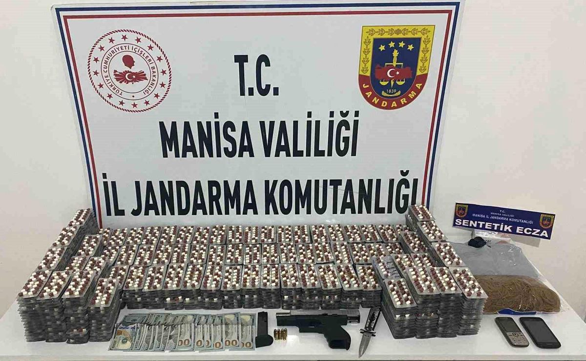 Manisa\'da yapılan operasyonda binlerce sentetik ecza hapı ele geçirildi