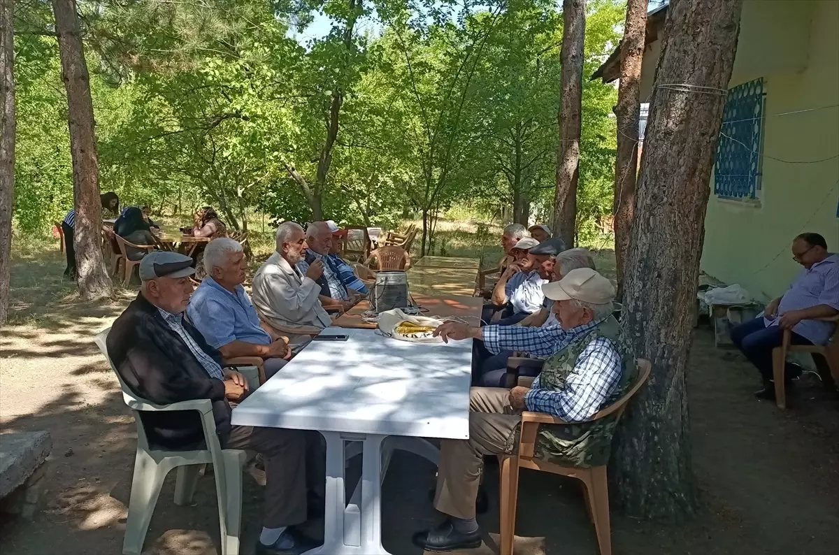 Sivas Suşehri\'nde Muharrem Ayı Kutlamaları: Vatandaşlara Aşure İkram Edildi