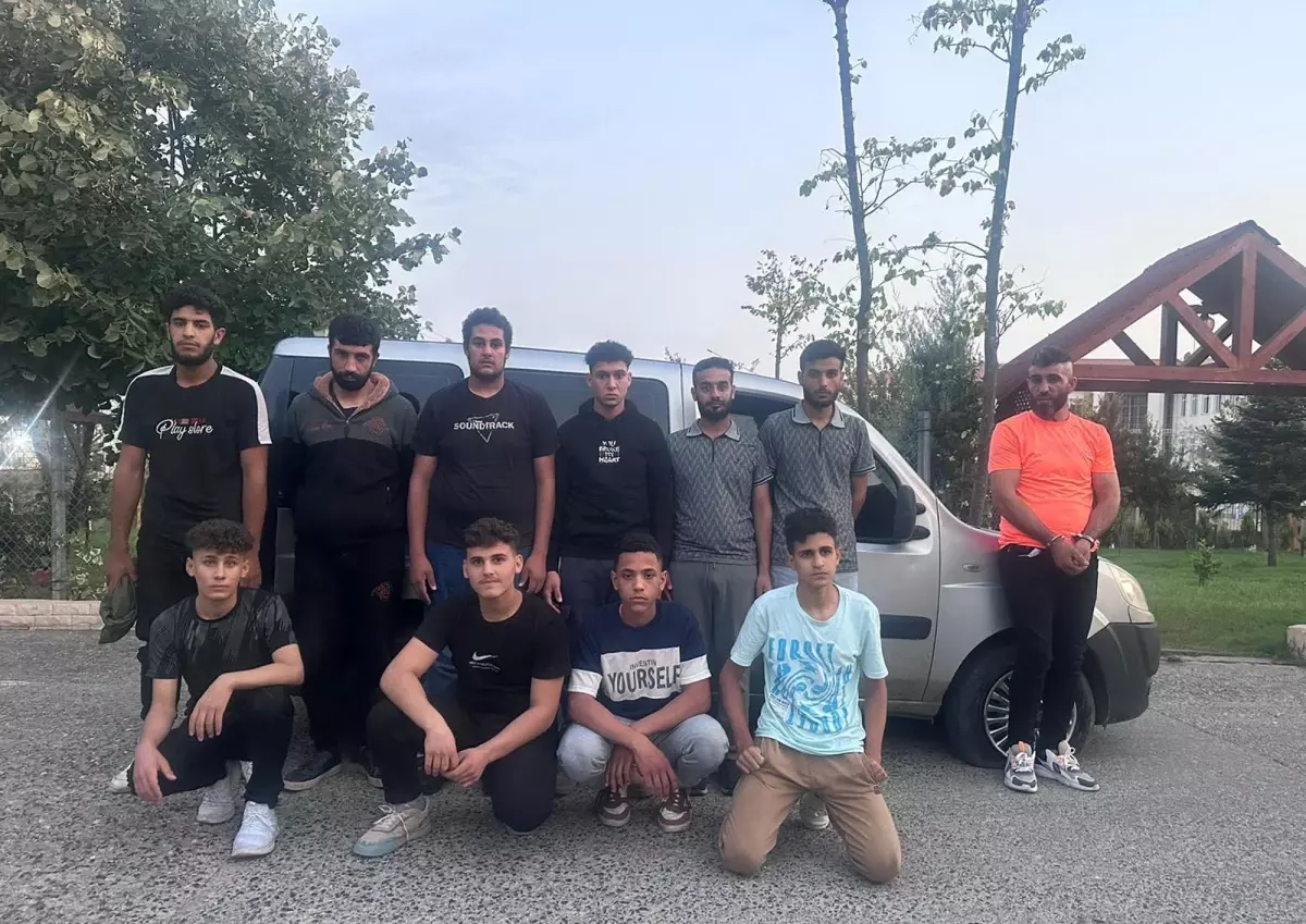 Tekirdağ\'da Kaçak Göçmen Operasyonu: 10 Göçmen ve 1 Organizatör Yakalandı