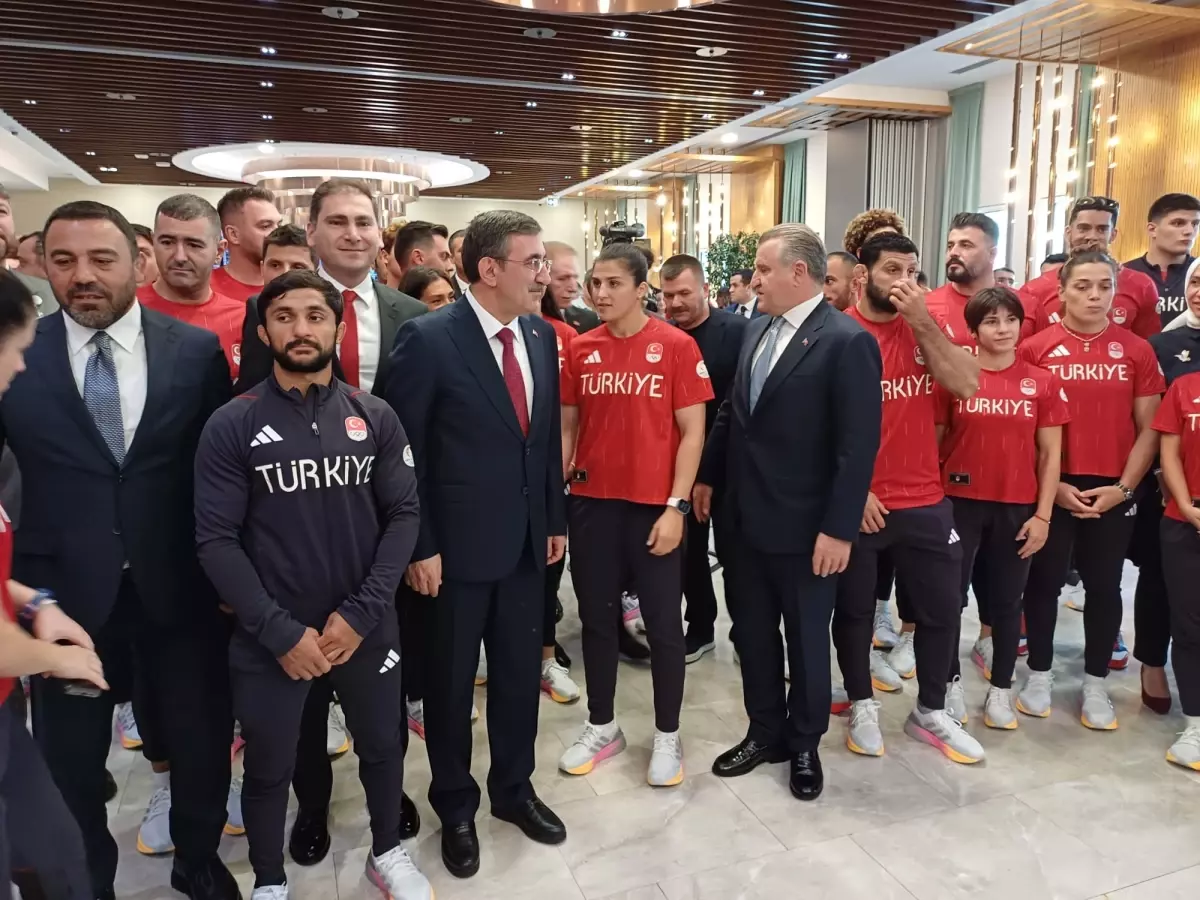 Türkiye\'yi Olimpiyat Oyunları\'nda temsil edecek olan milli sporcular için uğurlama töreni düzenlendi