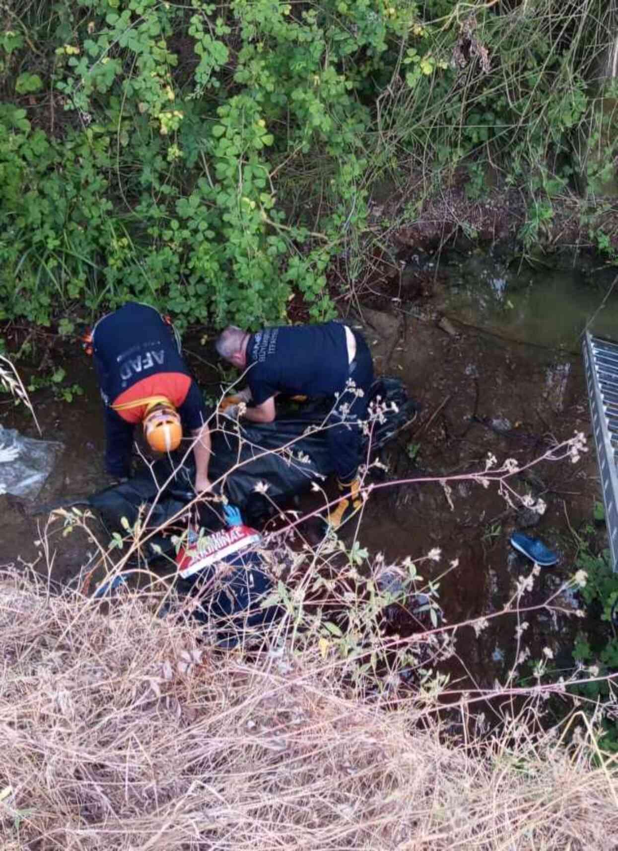 Tuvaletini yaparken 10 metre yükseklikten dere yatağına düşerek hayatını kaybetti