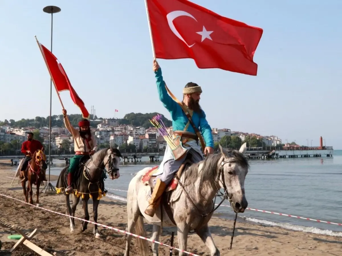 Ünye\'de Uluslararası Kültür, Sanat ve Turizm Festivali\'nde Atlı Spor Gösterisi Düzenlendi