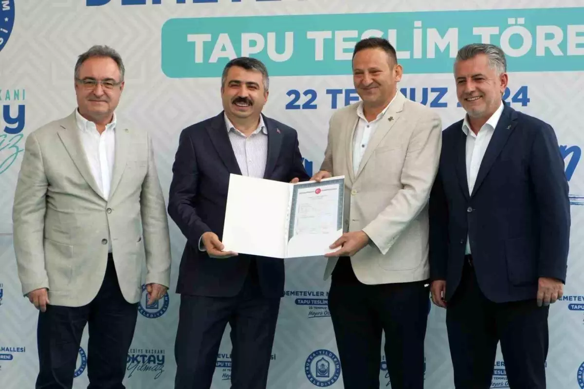 Yıldırım Belediyesi, Demetevler Mahallesi\'nde tapu dağıtımı gerçekleştirdi