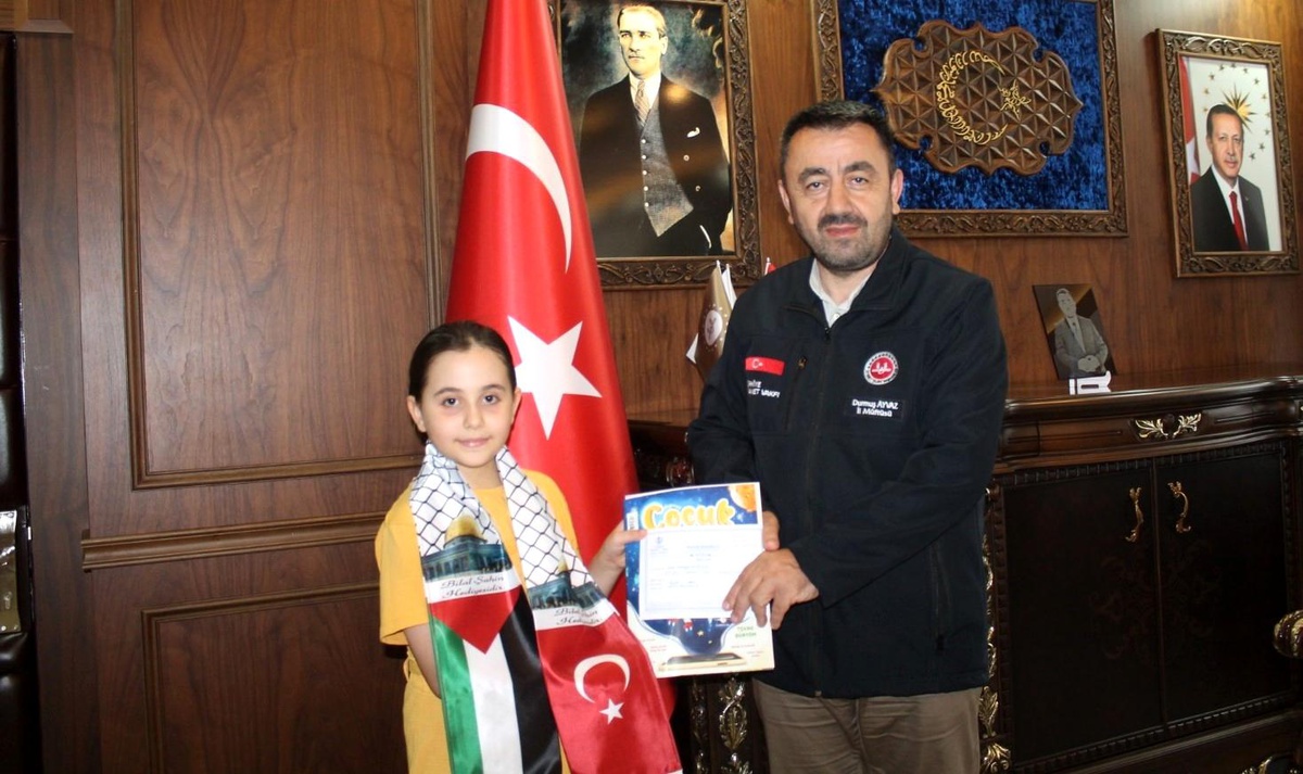 9 yaşındaki Betül Öngül, biriktirdiği harçlıkları Filistinli çocuklara bağışladı