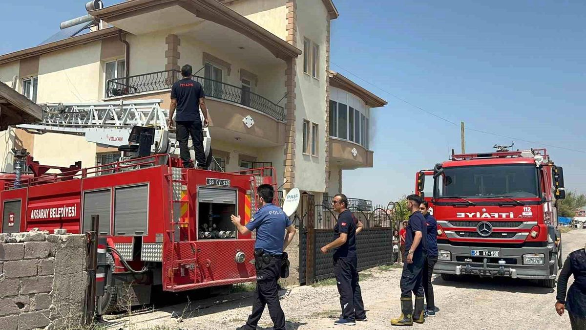 Aksaray\'da 2 Katlı Binada Çıkan Yangın Kontrol Altına Alındı