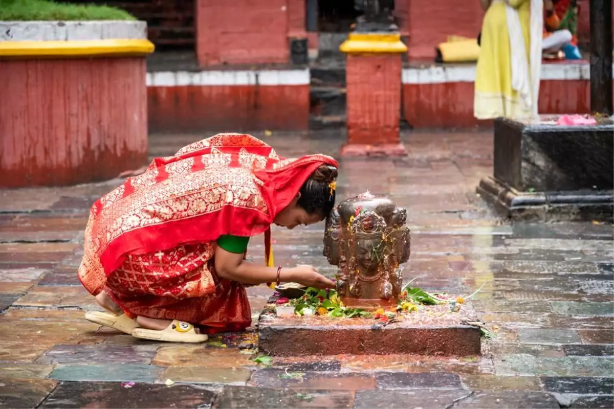 Nepal\'in Lalitpur şehrinde Shrawan ayı kutlamaları