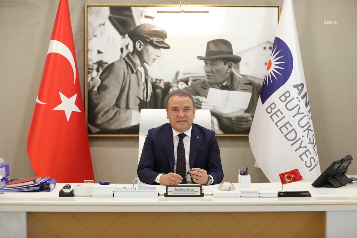 Antalya Büyükşehir Belediye Başkanı Muhittin Böcek, Gazeteciler ve Basın Bayramı\'nı kutladı