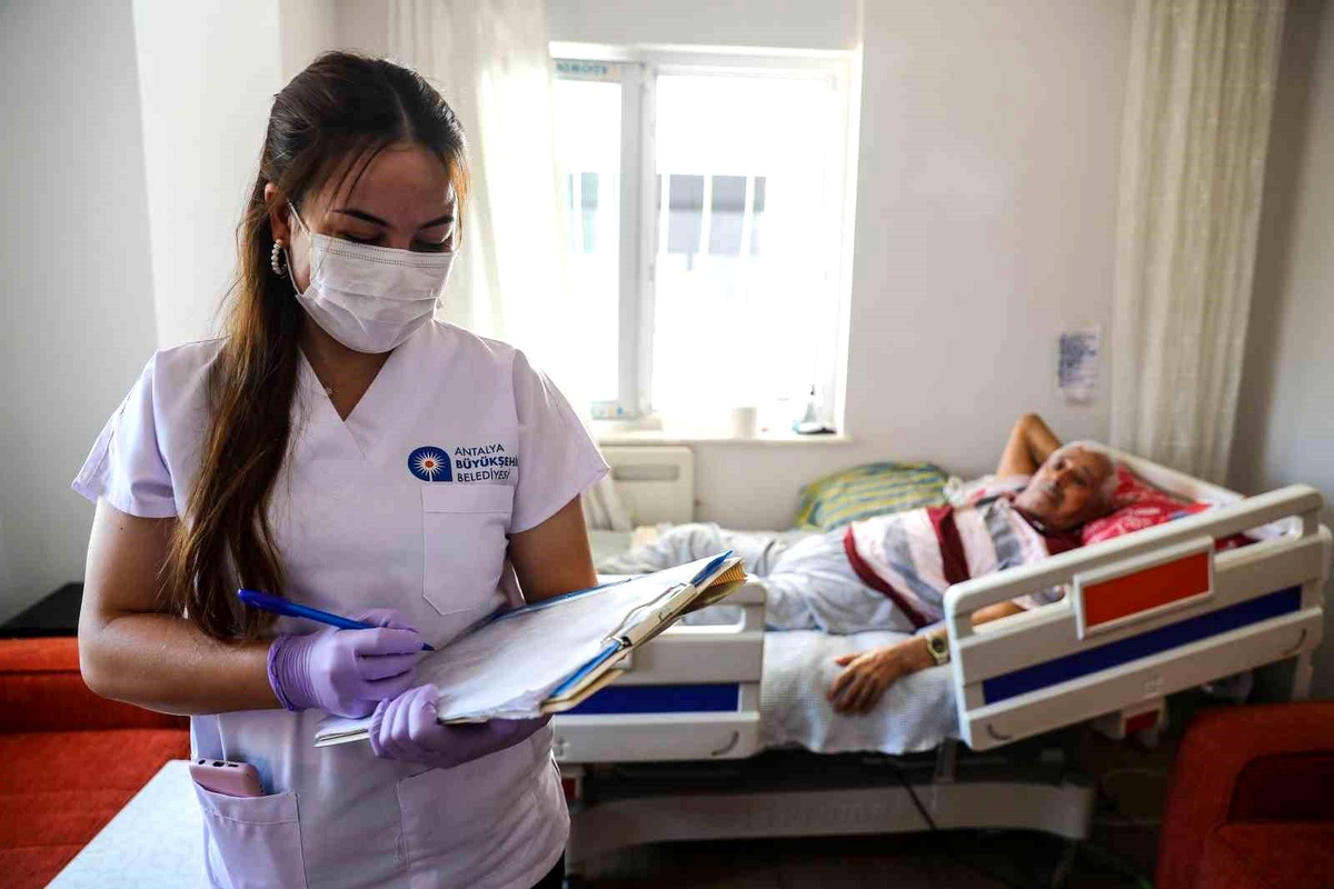 Antalya Büyükşehir Belediyesi, Evde Sağlık Hizmeti ile ihtiyaç sahibi vatandaşların yanında