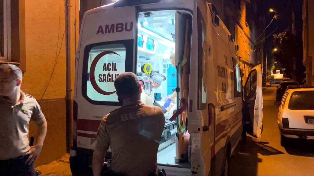 Bursa\'da babasıyla tartışan genç başını cama vurdu, yaralandı