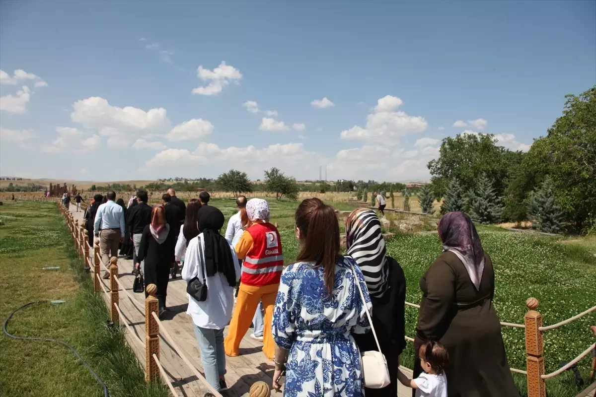 Bitlis\'te Kadınlar İlimizi Tanıyalım Anneler Projesiyle Gezdi