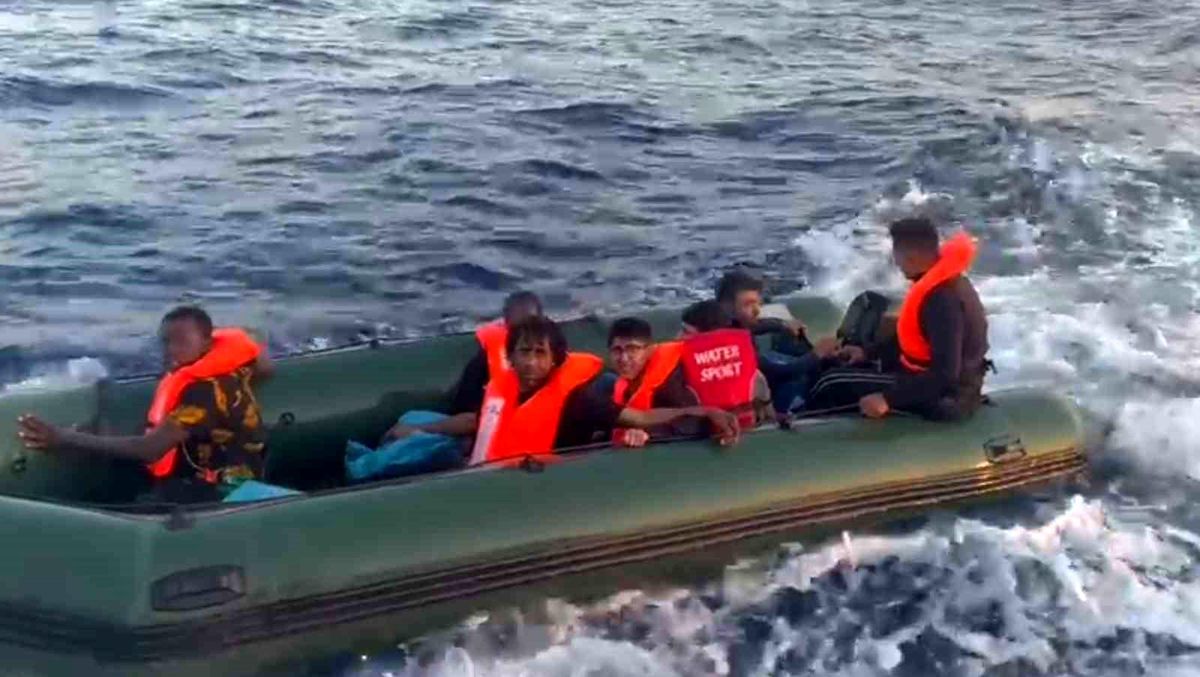 Bodrum\'da 14 düzensiz göçmen yakalandı, 1 göçmen kaçakçısı gözaltına alındı
