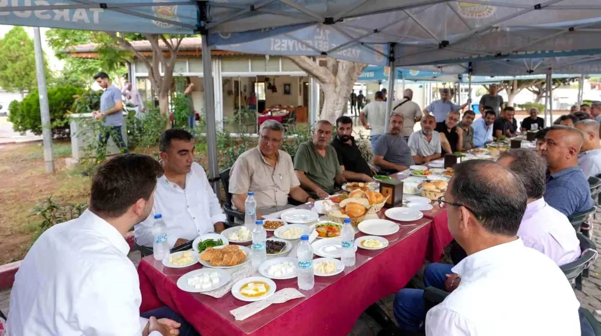 Tarsus Belediye Başkanı Ali Boltaç, çarşı esnafıyla buluştu