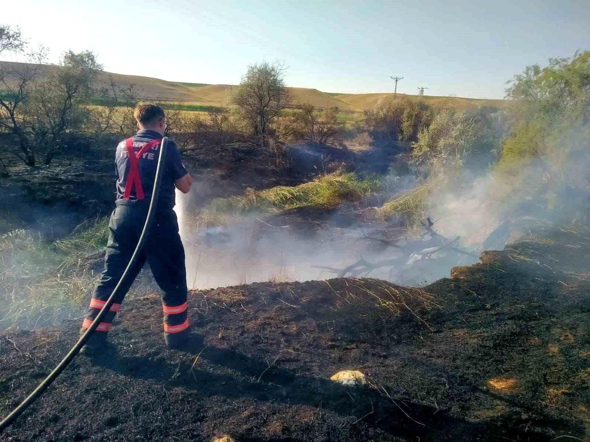 Çankırı\'da arazide çıkan yangın itfaiye ekipleri tarafından söndürüldü