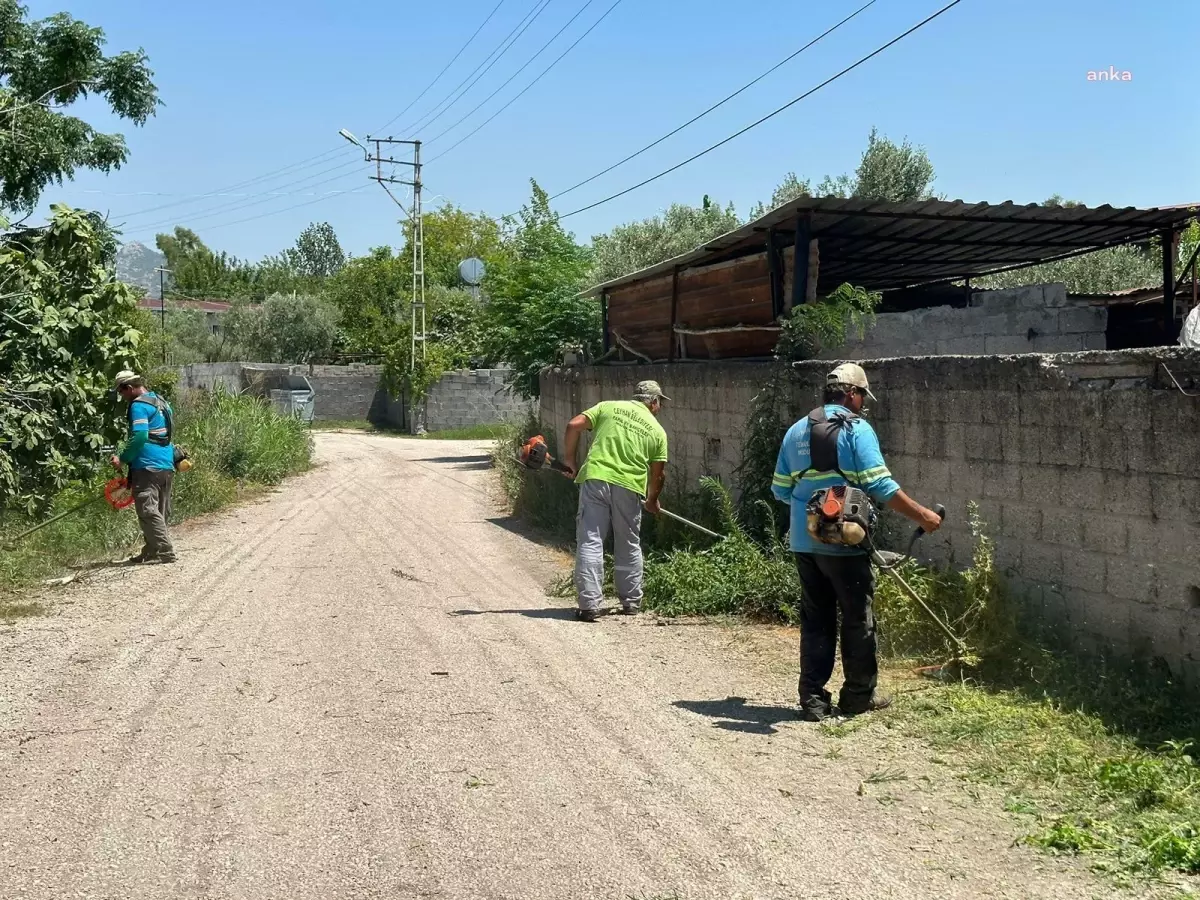 Ceyhan Belediyesi Hamdilli Mahallesi\'nde Temizlik Çalışması Yaptı