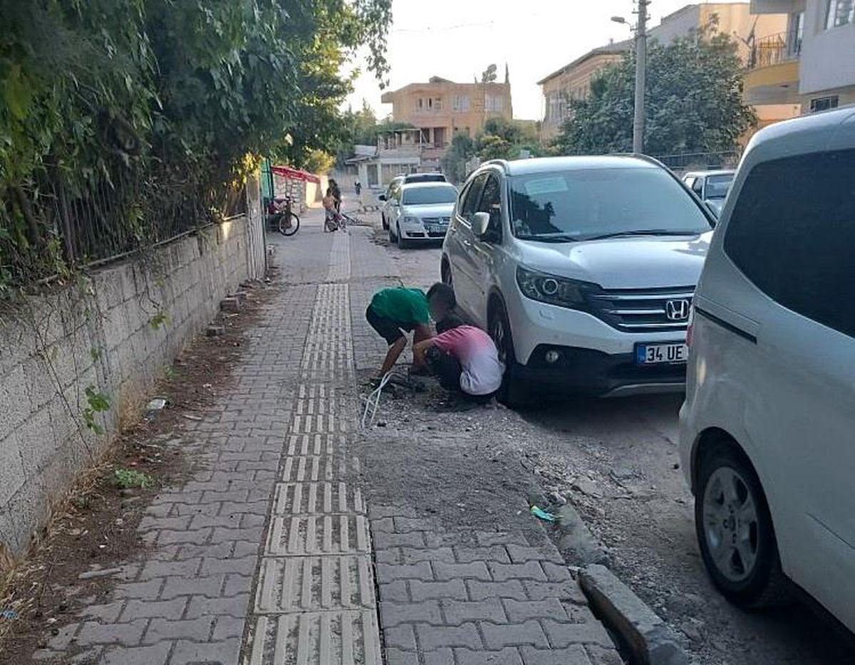 Adıyaman\'da Çocuklar Elektrik Kablolarıyla Oynuyor