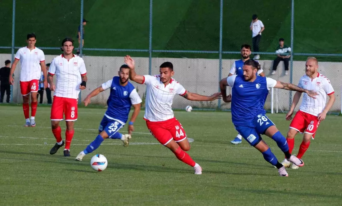 Sivasspor ve Erzurumspor FK, özel maçta karşı karşıya geldi