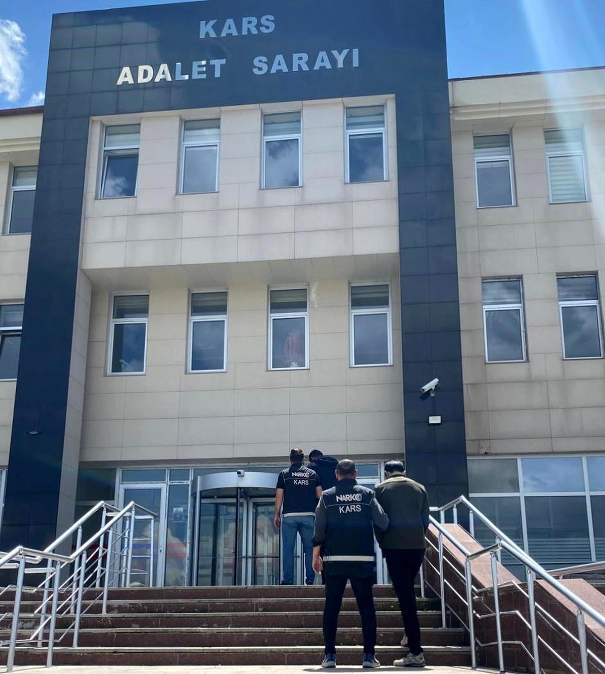 Kars\'ta Uyuşturucu Taciri 2 Kişi Tutuklandı
