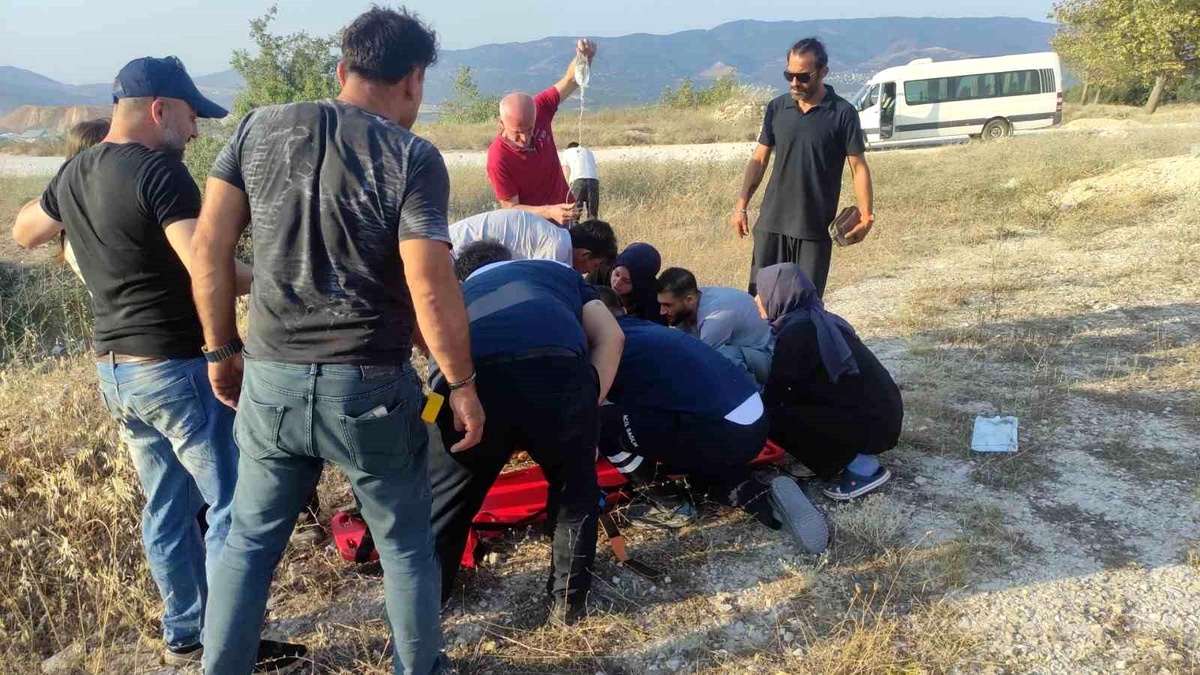 Orhangazi\'de motosiklet kazası: 2 genç ağır yaralandı