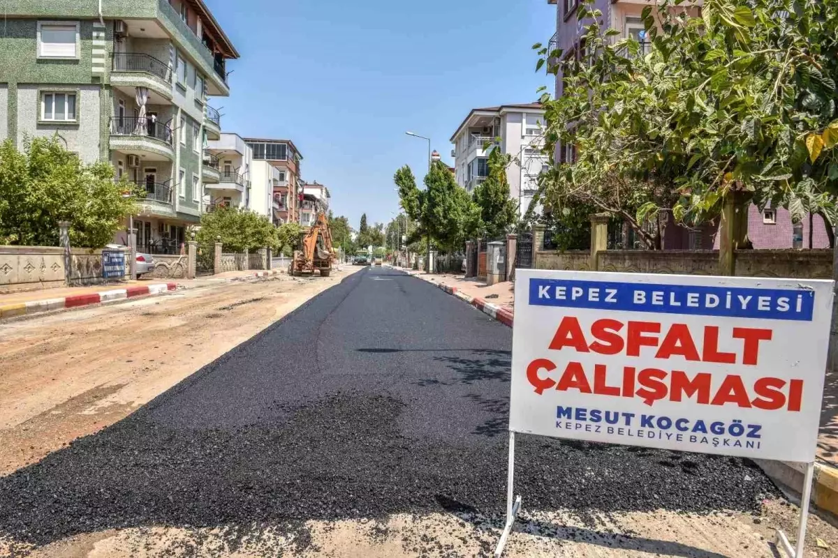 Kepez Belediyesi, Işık Caddesi\'nde Altyapı Çalışmaları Sonucu Zarar Gören Asfaltı Yeniliyor