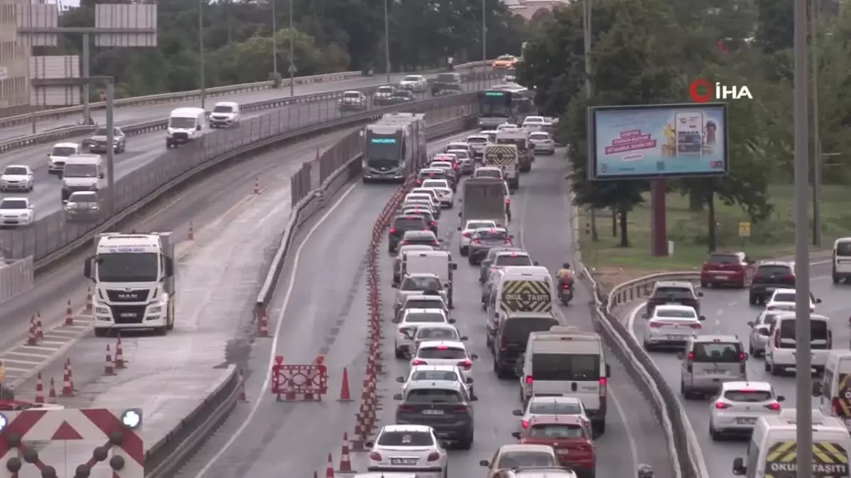 İBB\'nin yol çalışması trafik çilesine döndü