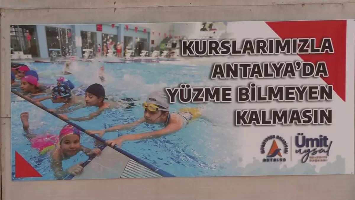 Antalya\'da Ücretsiz Yüzme Kursları Devam Ediyor