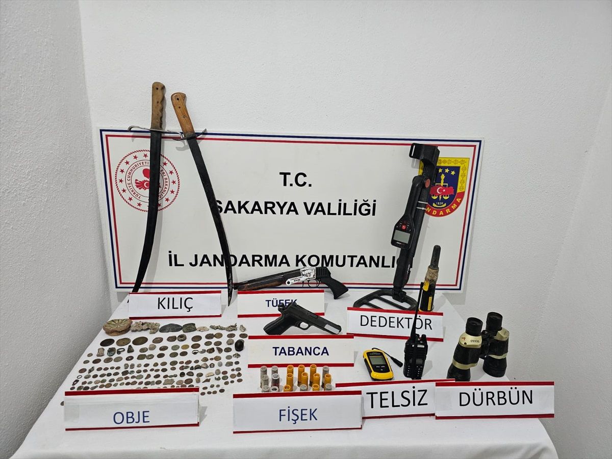Sakarya\'da tarihi eser operasyonu: 45 obje ve 150 sikke ele geçirildi