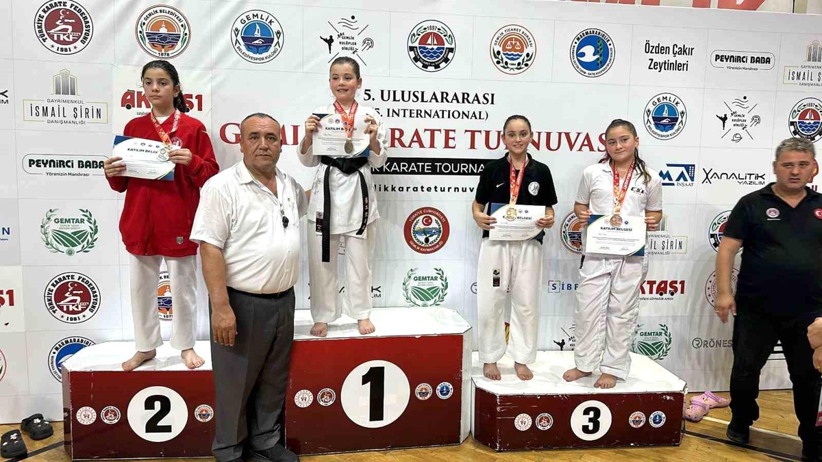 Salihlili Sporcular 5. Uluslararası Karate Turnuvası\'ndan 4 Madalya İle Döndü