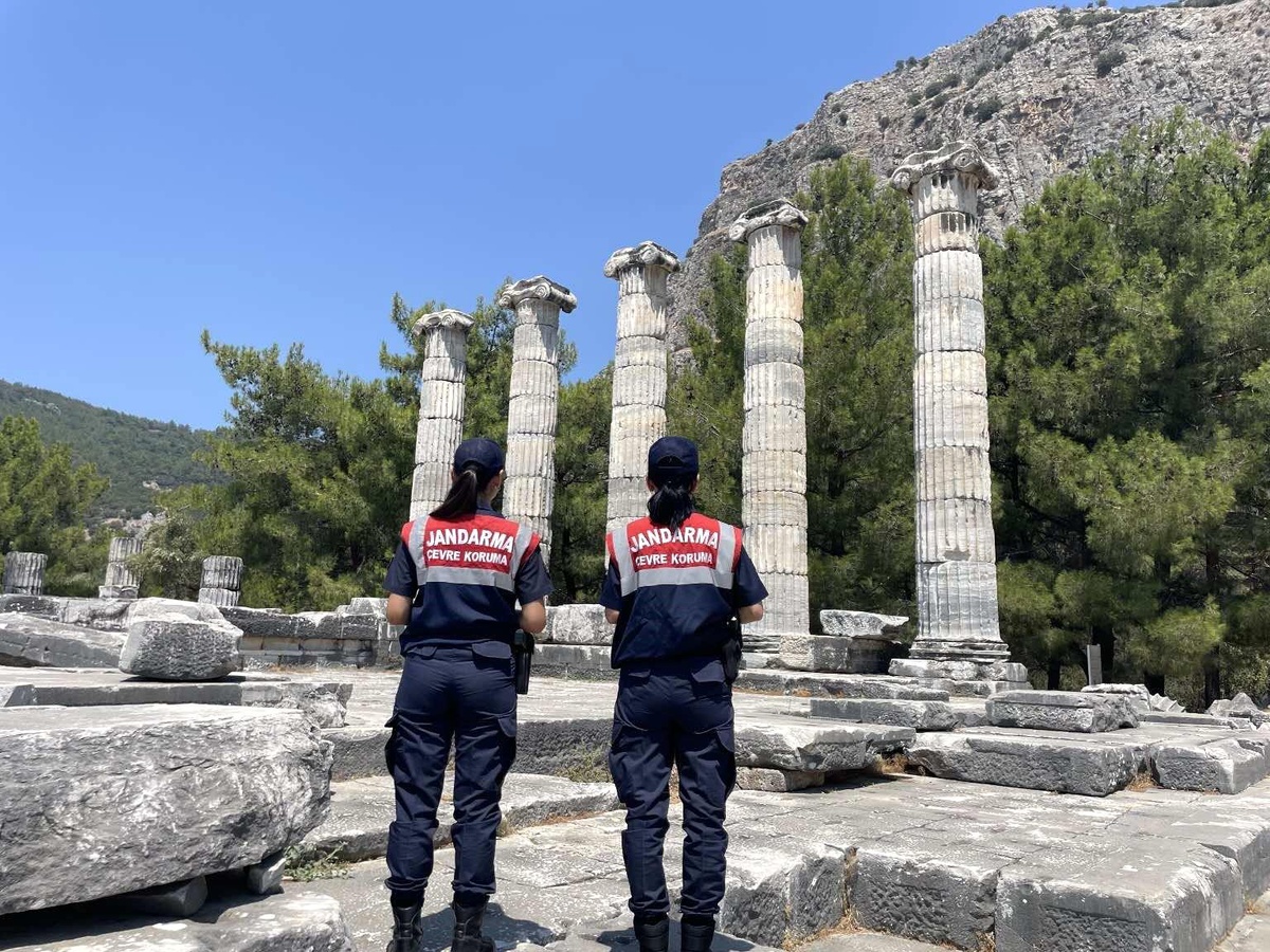 Aydın\'da Jandarma Ekipleri Orman Yangını ve Doğa Konularında Vatandaşları Bilgilendirdi