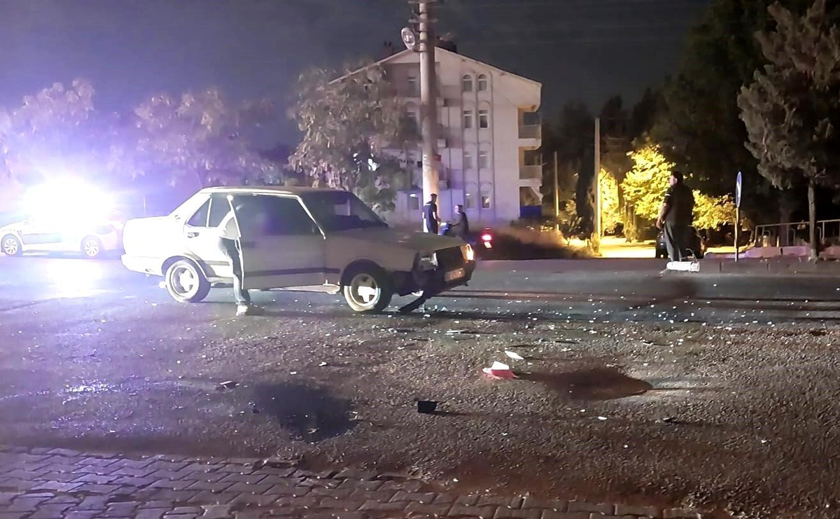 Kütahya\'da otomobil ile motosiklet çarpıştı: 1 yaralı