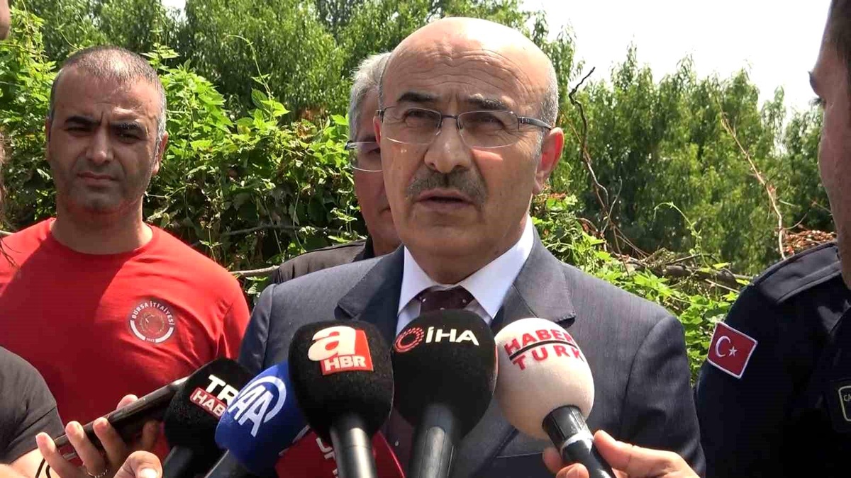 Bursa\'da Fabrika Yangını Kontrol Altına Alınıyor