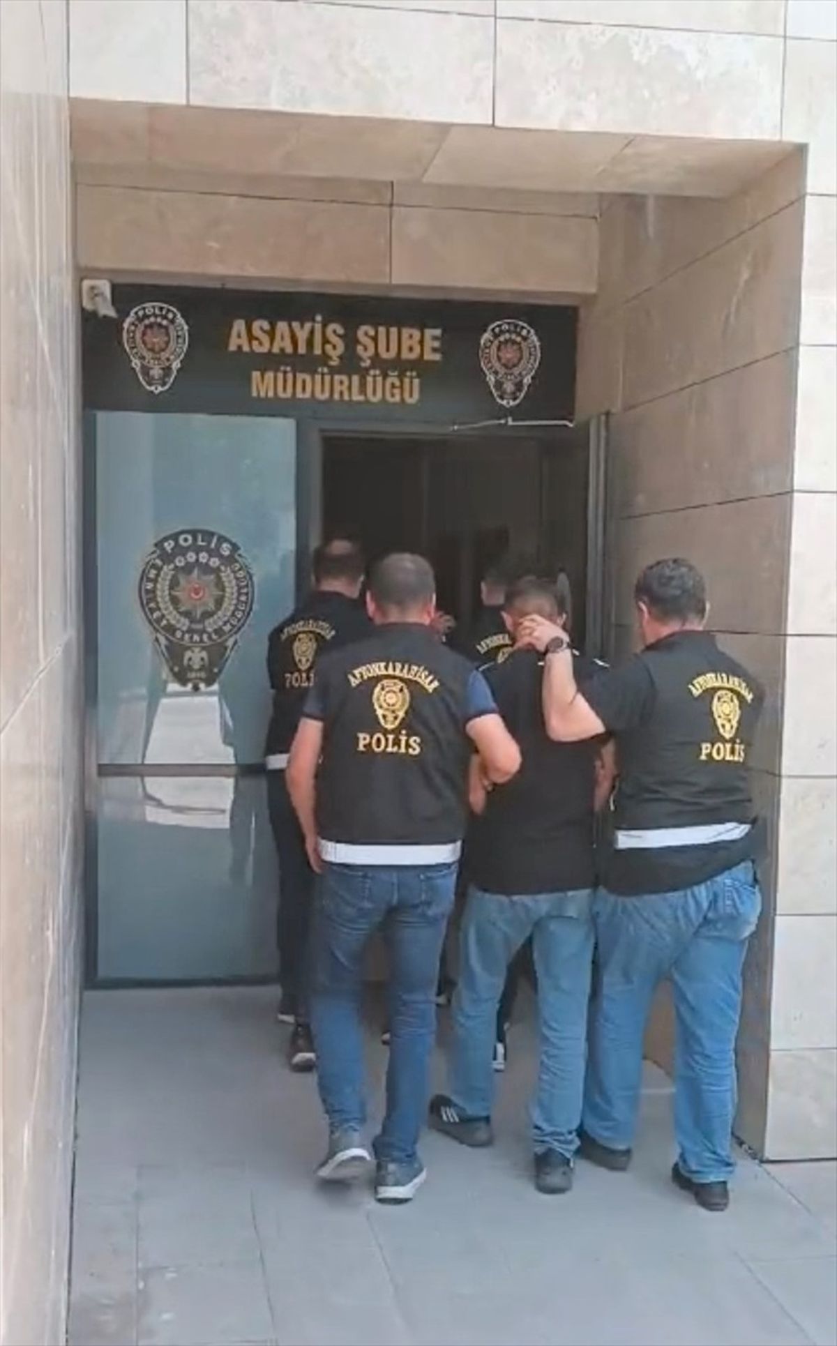 Arkadaşlık Bahanesiyle Telefon Hırsızlığı Yapan 3 Zanlı Tutuklandı