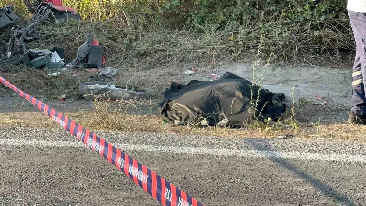 Zonguldak\'ta motosiklet kamyonun altına girdi, sürücü hayatını kaybetti