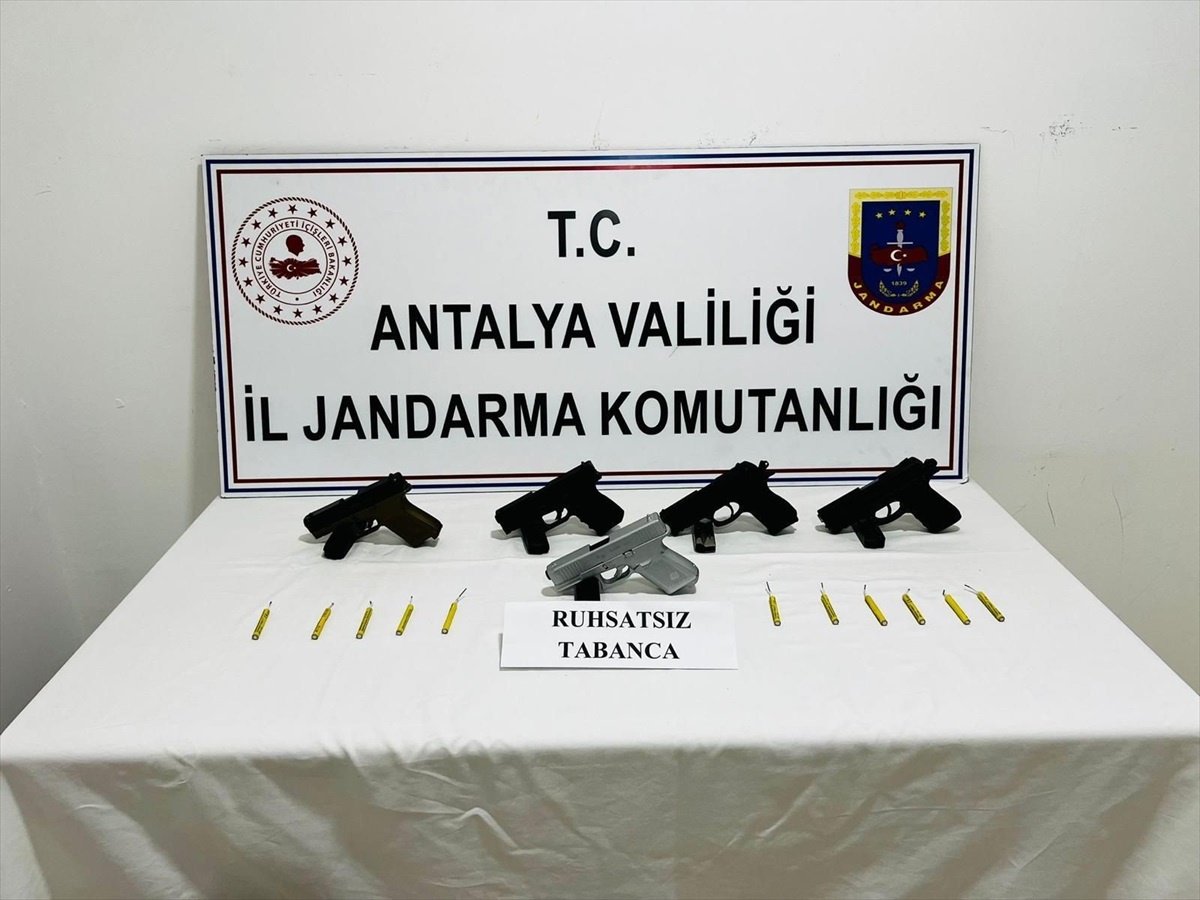 Antalya\'da silah kaçakçılığı operasyonunda tutuklama