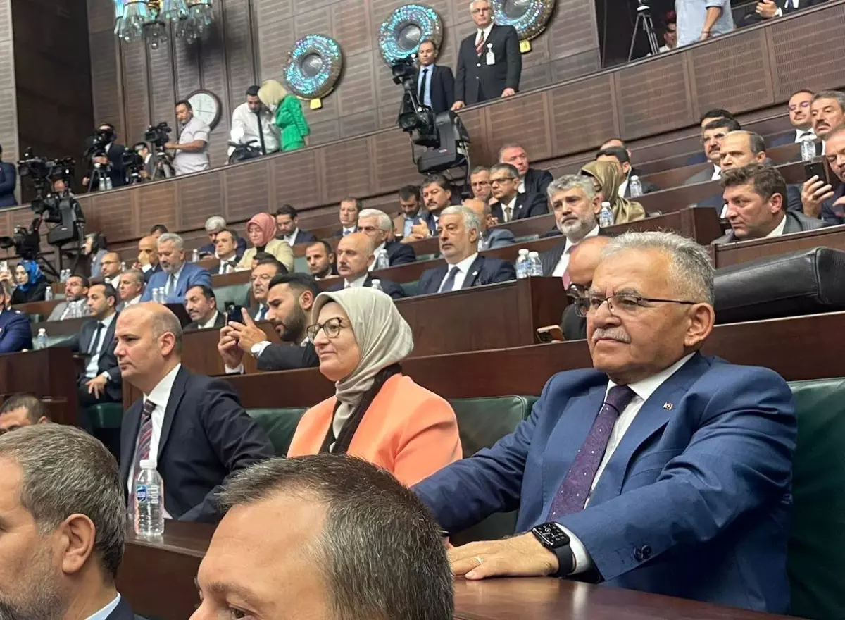 Kayseri Büyükşehir Belediye Başkanı AK Parti Grup Toplantısı\'na katıldı