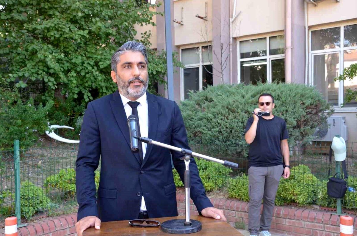 Aydın Gazeteciler Cemiyeti, 24 Temmuz Gazeteciler ve Basın Bayramı\'nda Atatürk büstüne çelenk sundu