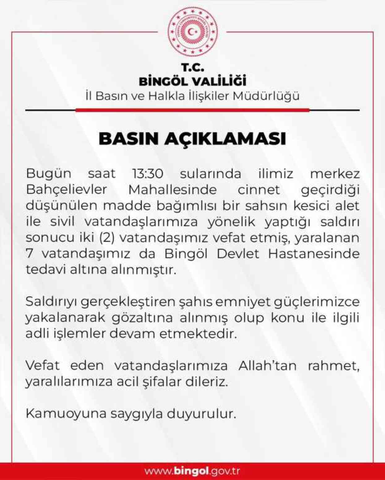 Bingöl'de madde bağımlısı şahıs sokaktakilere bıçakla saldırdı! 2 kişi öldü, 7 kişi yaralandı Bingöl'de madde bağımlısı şahıs sokaktakilere bıçakla saldırdı! 2 kişi öldü, 7 kişi yaralandı