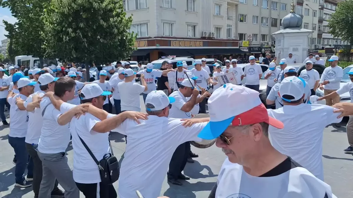 Büro Memur-Sen Üyeleri Ankara\'ya Yürüyüş İçin Toplandı