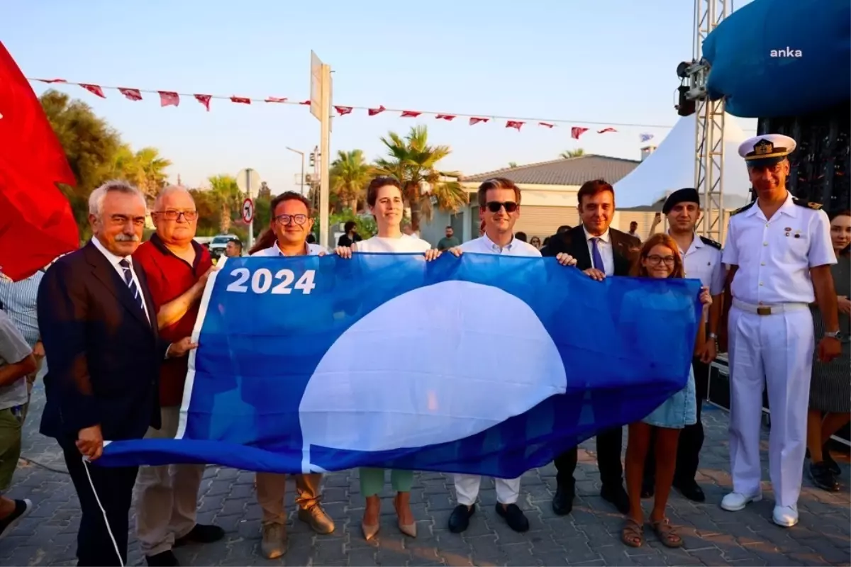 Çeşme\'deki Ilıca Halk Plajı Mavi Bayrak Ödülü Aldı