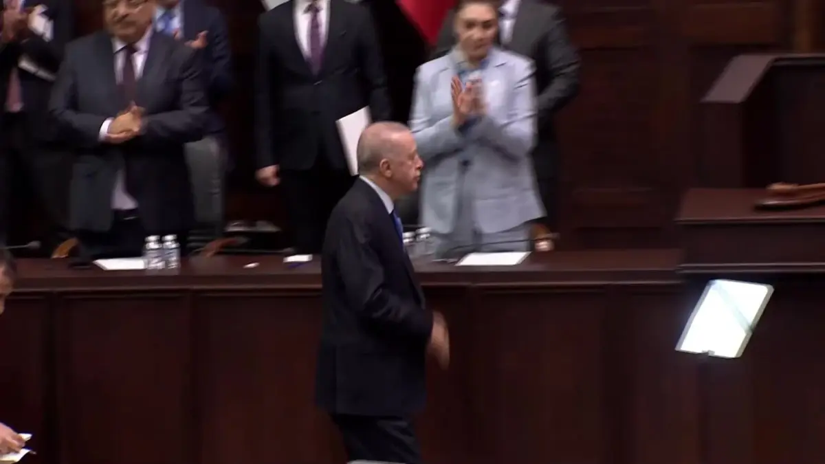 Erdoğan\'dan "Sokak Hayvanları" Açıklaması: "Timsahın Gözyaşları Merhametten Değildir"