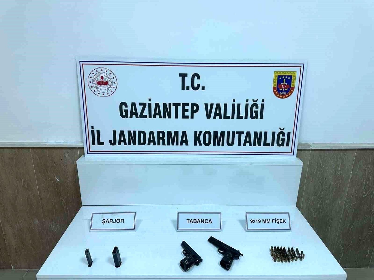 Gaziantep\'te Silah Kaçakçılığı Operasyonunda 3 Kişi Tutuklandı