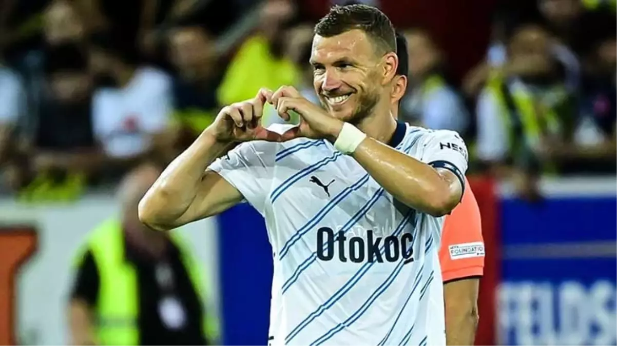 Herkes onu konuşuyor! Edin Dzeko\'dan tarihe geçen hat-trick