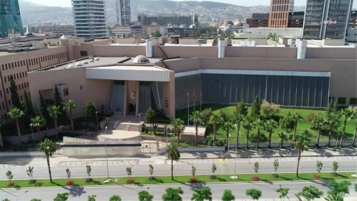 İzmir\'de Boşanma Davası Cinayeti Duruşması Ertelendi